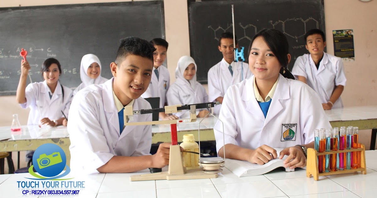 Ilustrasi Ruang Kelas Pelajaran Kimia