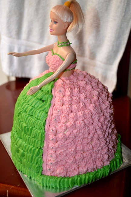 Vaniensamayalarai: Barbie Birthday Doll Cake - 2