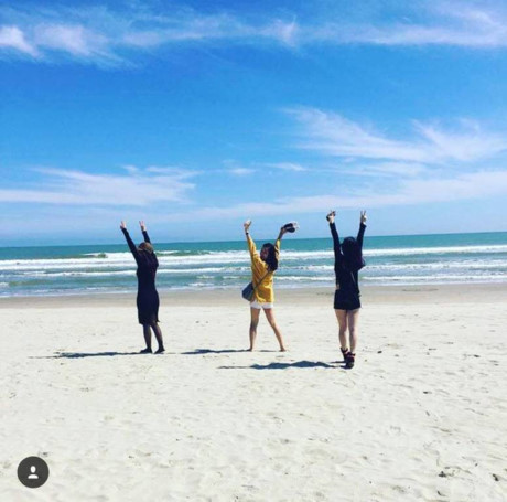 Di du lich voi hoi ban gai ma thich the nay, thi can gi nguoi yeu nua? - Anh 36