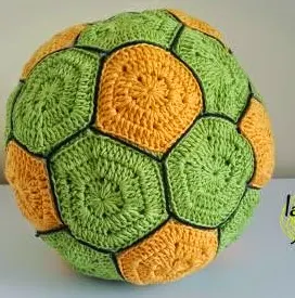 http://lanasyovillos.com/amigurumi/balon_futbol