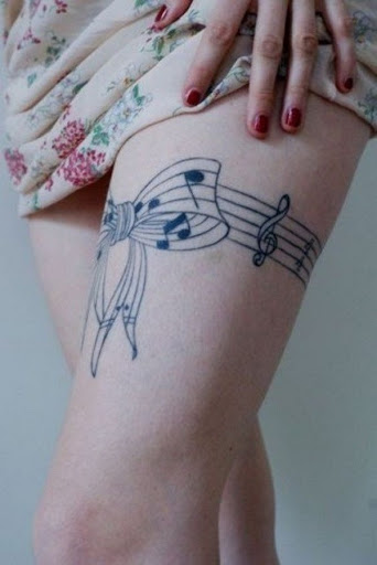 Arco Musical Tatuagem na Coxa para Meninas