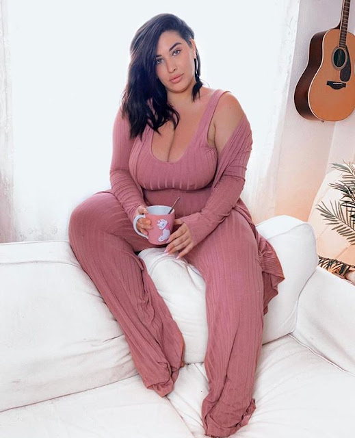 صور بنات تخينة وسمينة كيرفى تجنن موقع موسوعتى