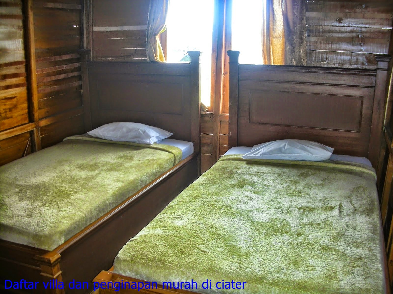 tempat tidur di villa wisata ciater