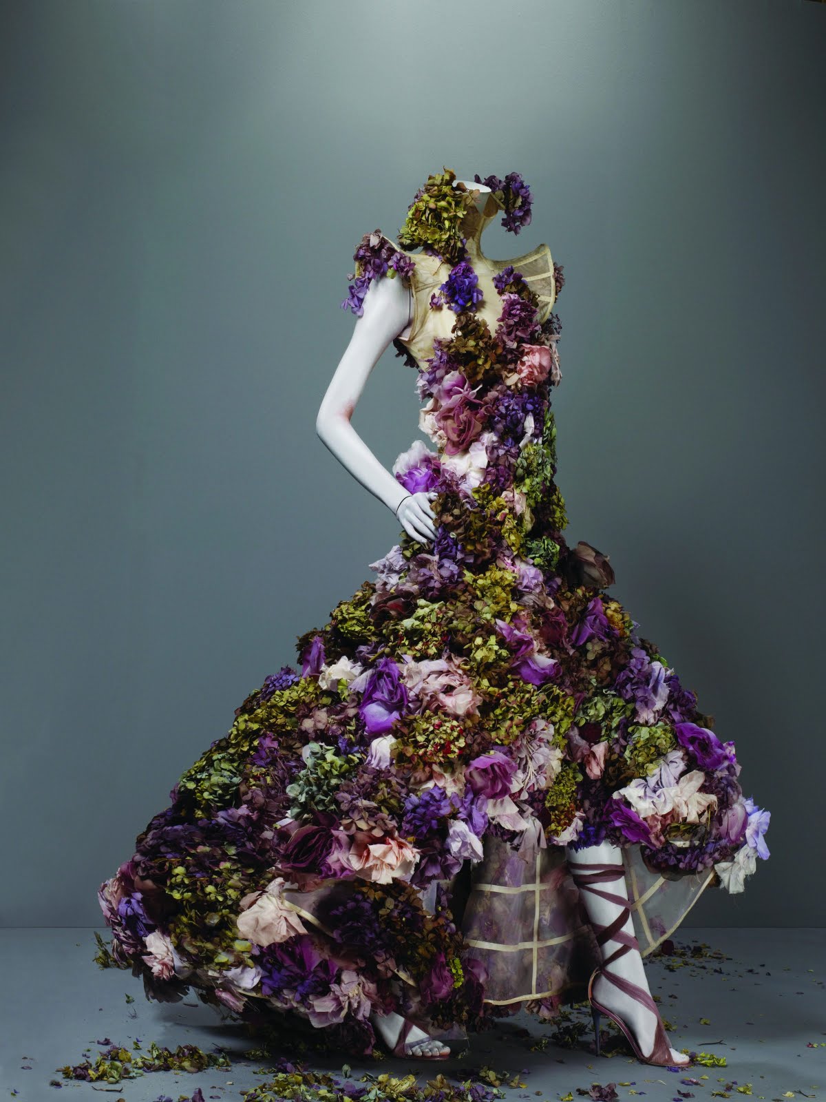 Humano Formación dos Not To Be Missed: Alexander McQueen: Savage Beauty – Objects Not Paintings