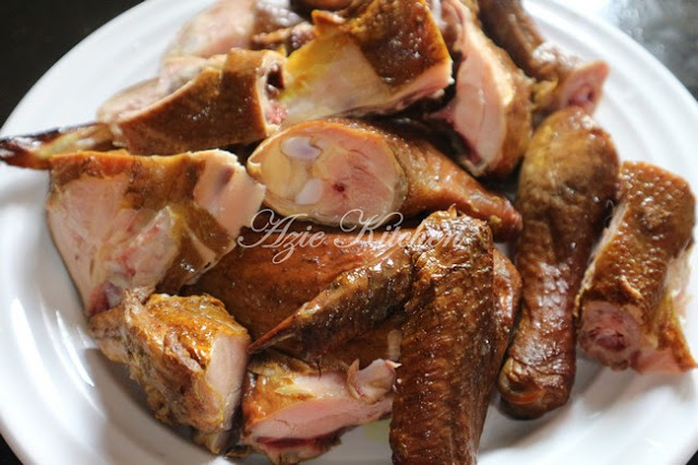 Ayam Kampung Salai Masak Lemak Cili Api Dengan Kulat Sisir