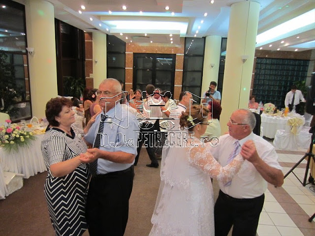 Petrecere de nunta - Arenele BNR 2013 - DJlaPetrecere.ro Petrecere de nunta - Arenele BNR 2013 - DJlaPetrecere.ro