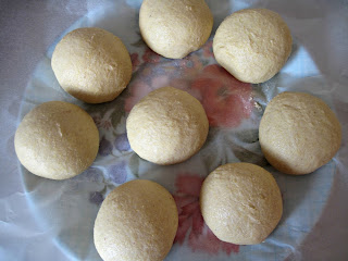 http://cupcakeluvs.blogspot.dk/2013/07/corn-flour-pratha-majs-mel-pratha.html