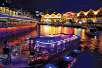 bumboaut, perjalanan sungai, menelusuri sungai singapore, naik perahu, tempat wisata di singapore, jalan jalan di singapore, singapura, malam hari
