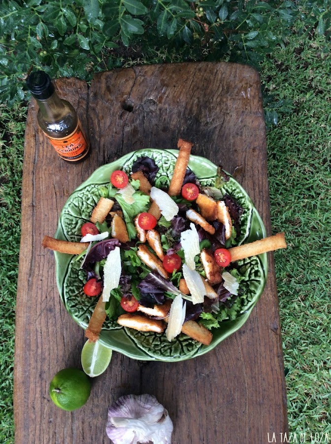 ensalada-cesar-con-pollo-y-bacon