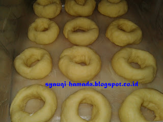 Donat yang sudah dicetak