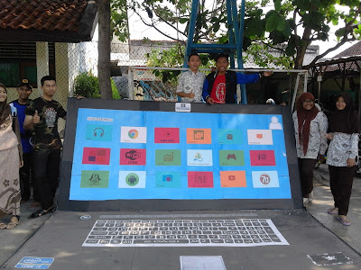 SMK Al-Irsyad Tegal Berhasil Membuat Laptop Raksasa 3 Meter