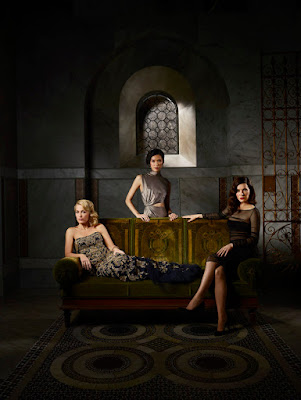 Caroline Dhavernas and Gillian Anderson in Hannibal Season 3