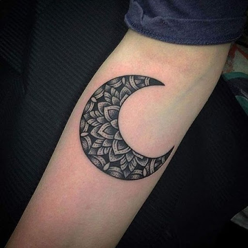 Outro exemplo de uma lua crescente detalhado com a mandala de elementos.