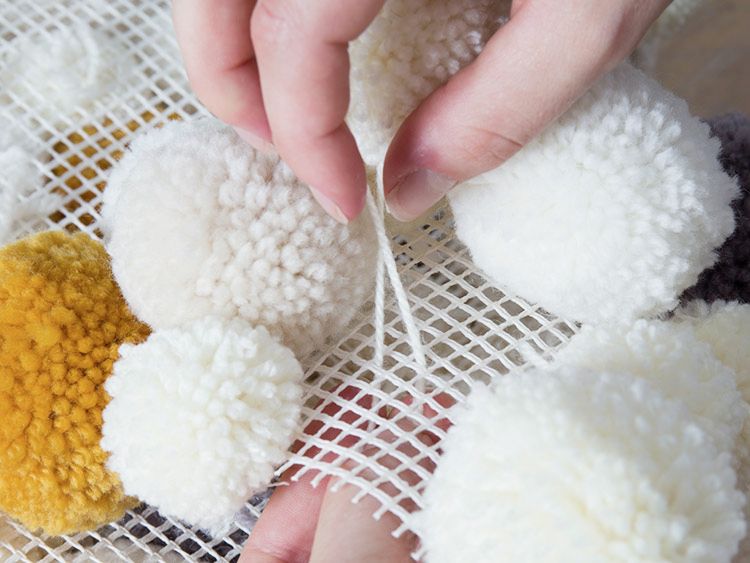 How to MAKE POM POMS CARPETS Day Diy