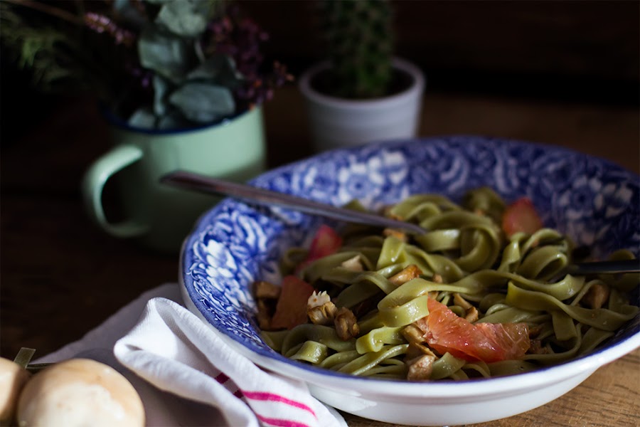 Ensalada de pasta con perrechicos y pomelo