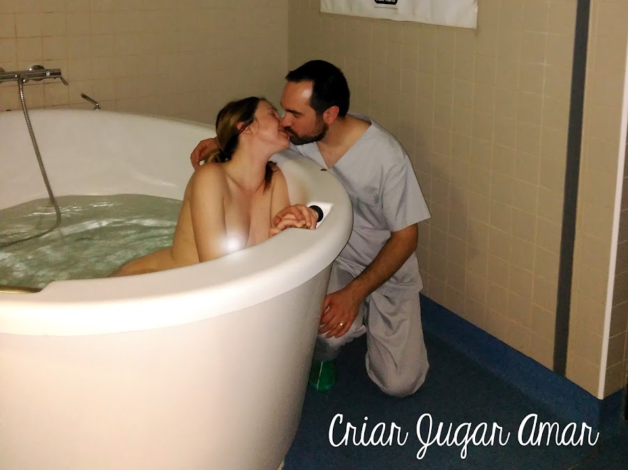 parto en el agua, dilatar en la bañera