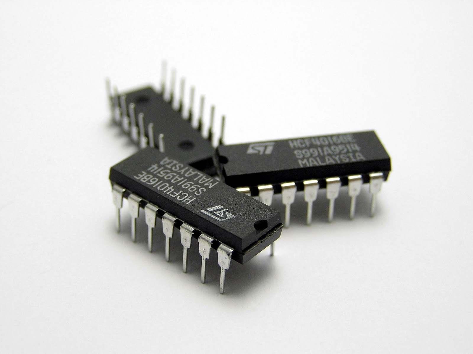 CMOS 4000 series ICs