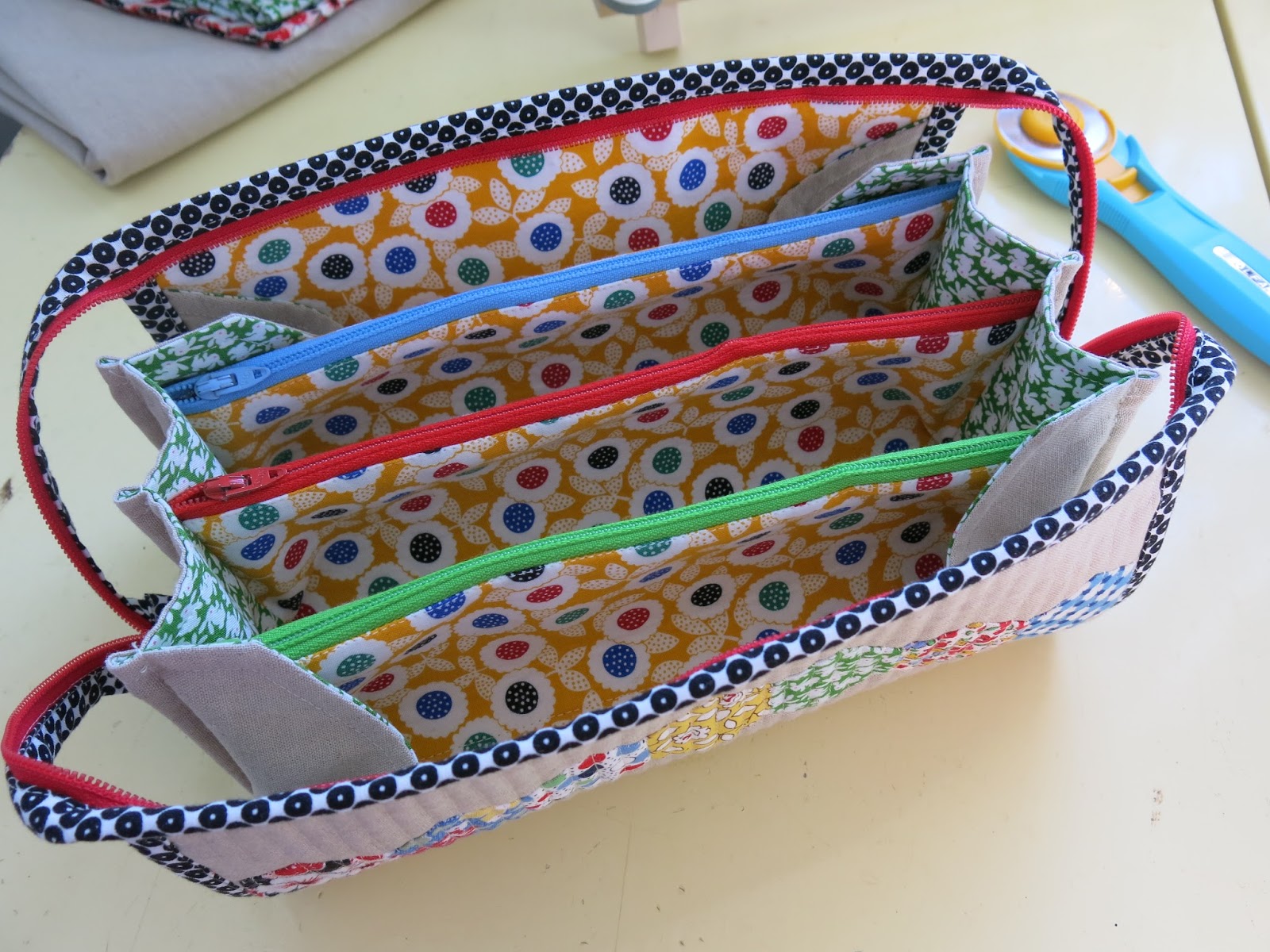 Miss Andrea Quilts: Another Sew Together Bag!