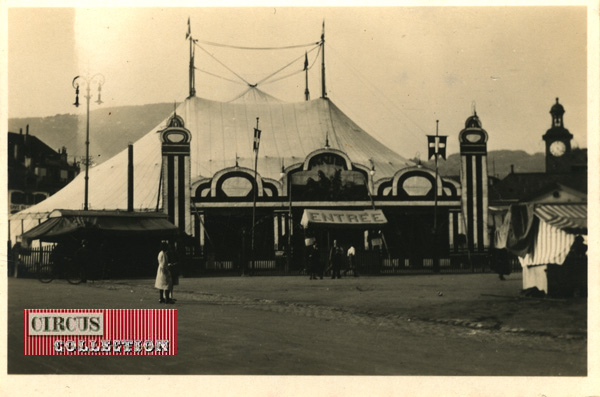 Chapiteau et façade d'entrée du Les chapiteaux du cirque Knie dans les années 1930