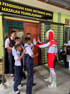 Ultraman Muncul Di Sk Bukit Beruntung 2 Waktu Solat Dot Net
