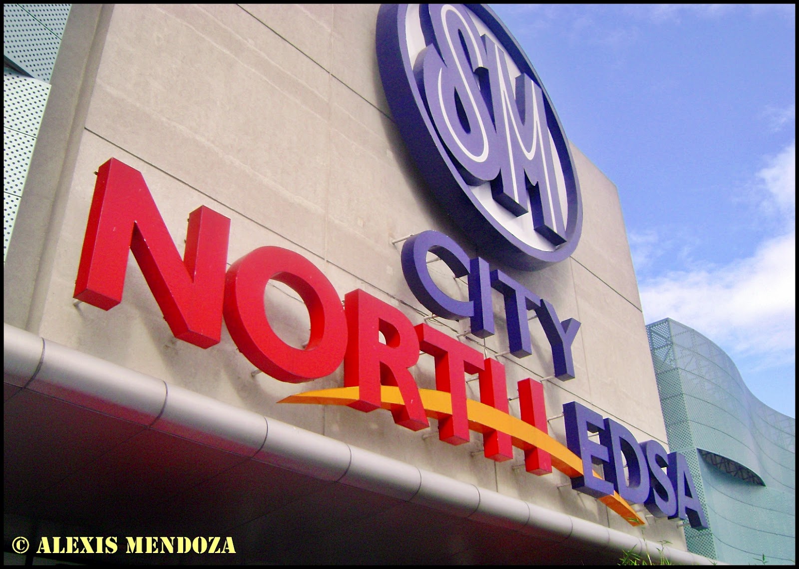 SM City North EDSA's first Great Northern Sale for 2012! AlexBamin3D