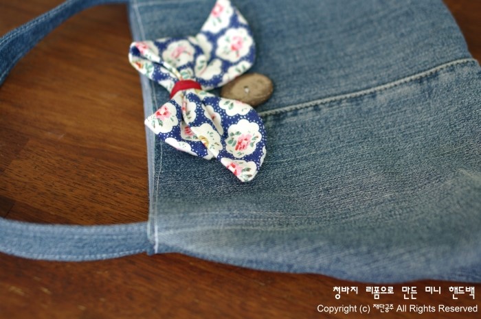 How to sew a small Handbag of denim old jeans. DIY Tutorial.