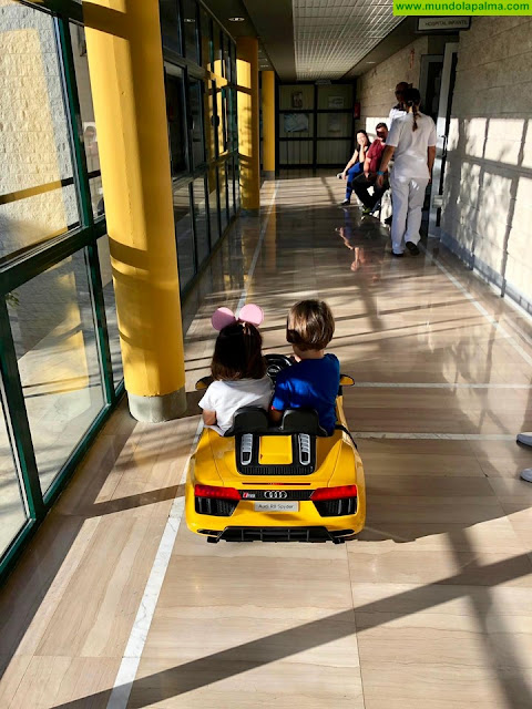 El Hospital General de La Palma lleva a los niños hasta quirófano en un cochecito deportivo