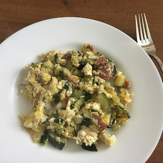 Low FODMAP courgette and smoked bacon scrambled eggs