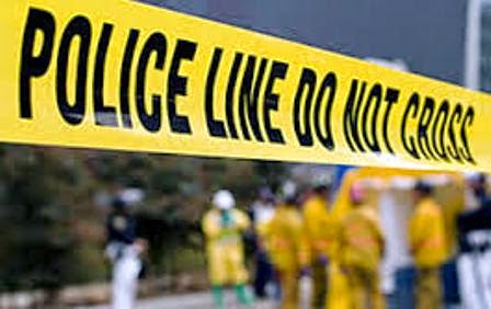 Pedagang Bersihkan Sisa Kebakaran Pasar Tabanan