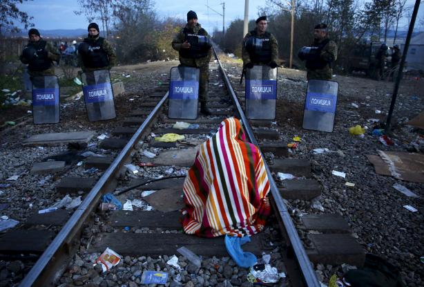 Σκόπια: Οι μετανάστες ας ζητήσουν άσυλο στην Ελλάδα, που είναι ασφαλής χώρα