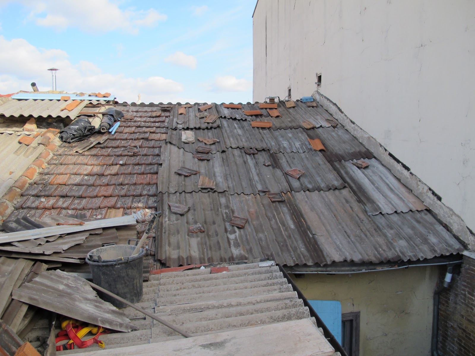 Mayal-construcción y diseño,s.l.: marzo 2012