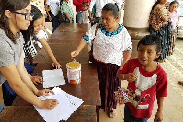 Niño Dona Todo Lo Que Había Vendido Para Los Damnificados Por Erupcion Del Volcán De Fuego Niño Dona Todo Lo Que Había Vendido Para Los Damnificados Por Erupcion Del Volcán De Fuego