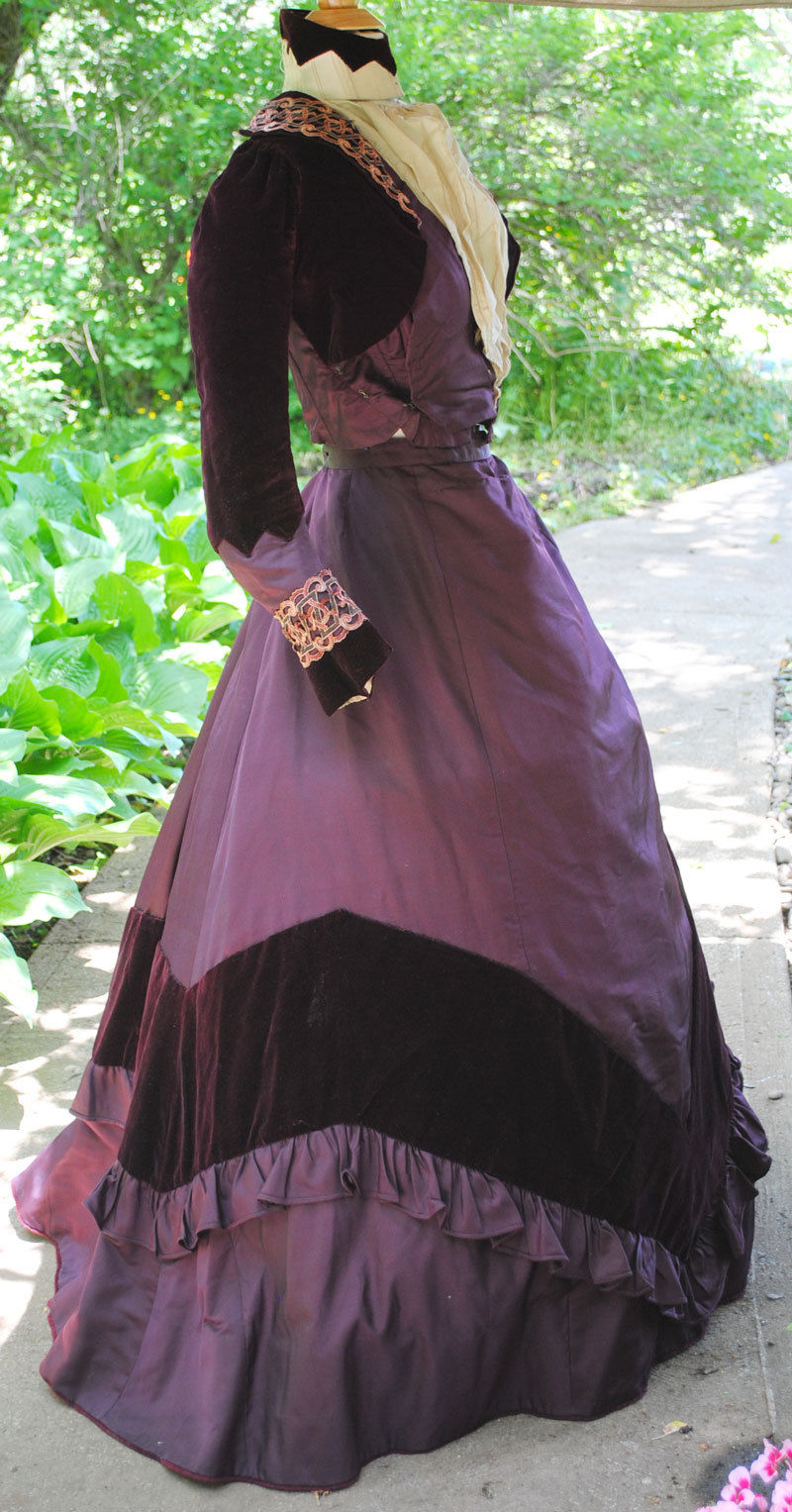 All The Pretty Dresses: Lovely Edwardian Purple and White Dress