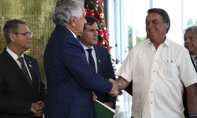 Bolsonaro assina adesão de Goiás a plano de recuperação fiscal
