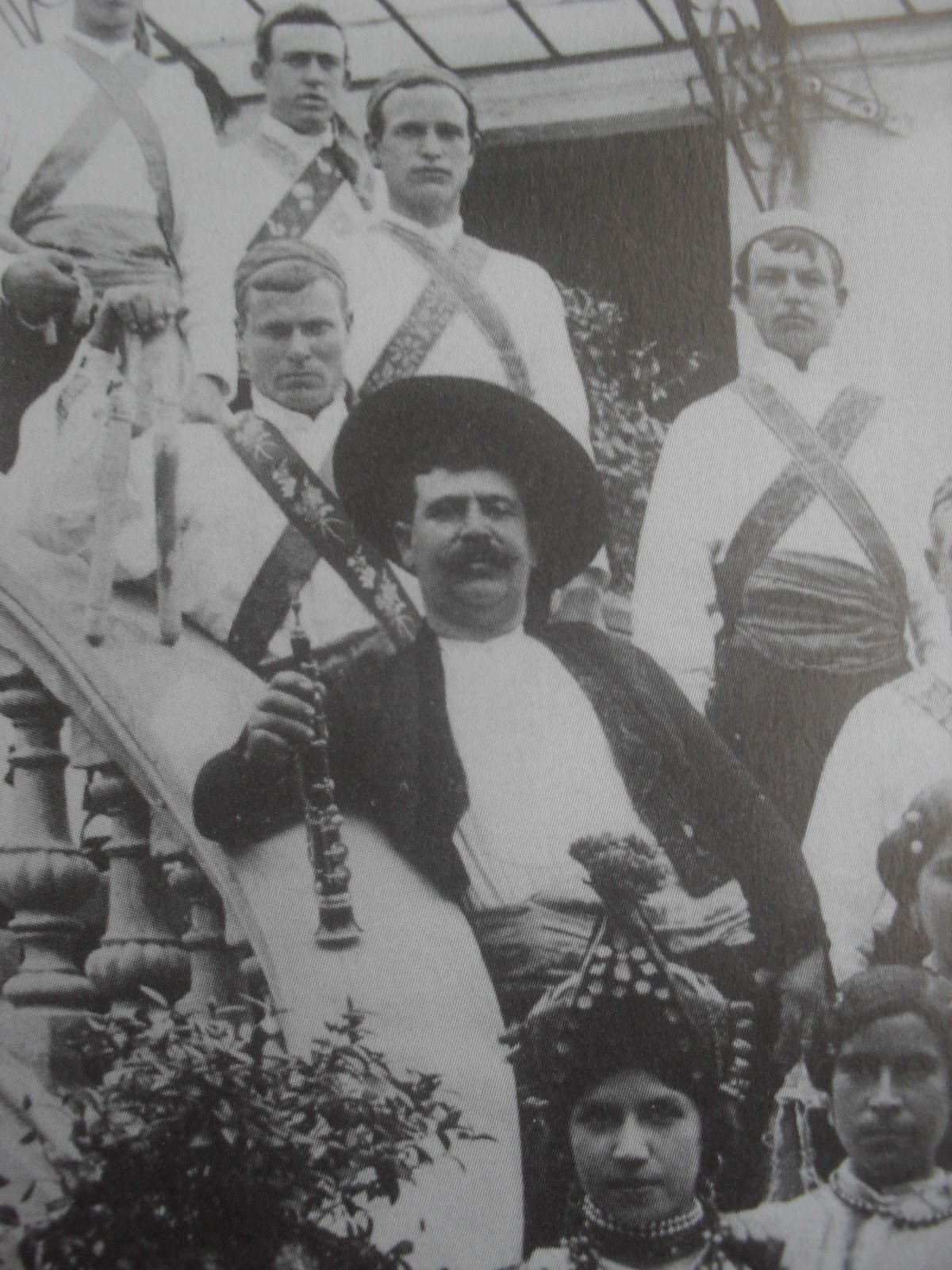 CORROBLA DE BAILES TRADICIONALES LA DULZAINA EN SEGOVIA EL TÍO TOCINO
