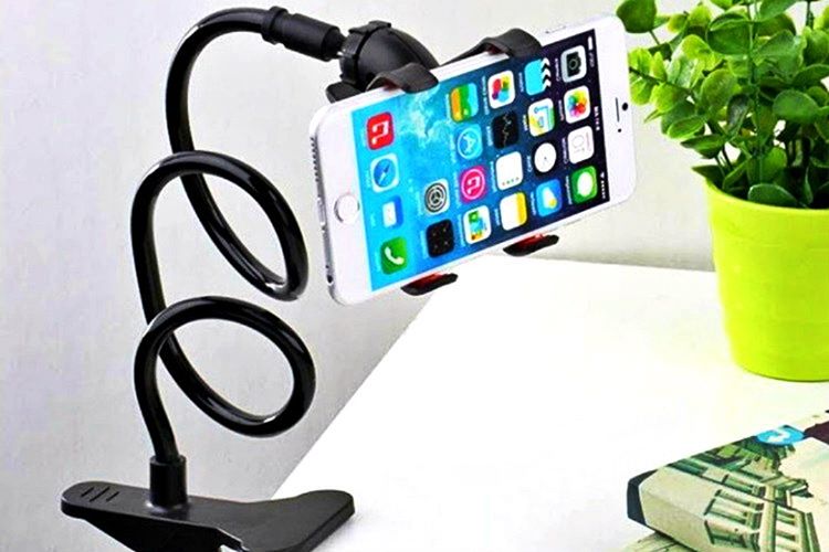 Universal telefon tutucu, 360 derece hareket edebilen özel bir mekanizmaya sahiptir.