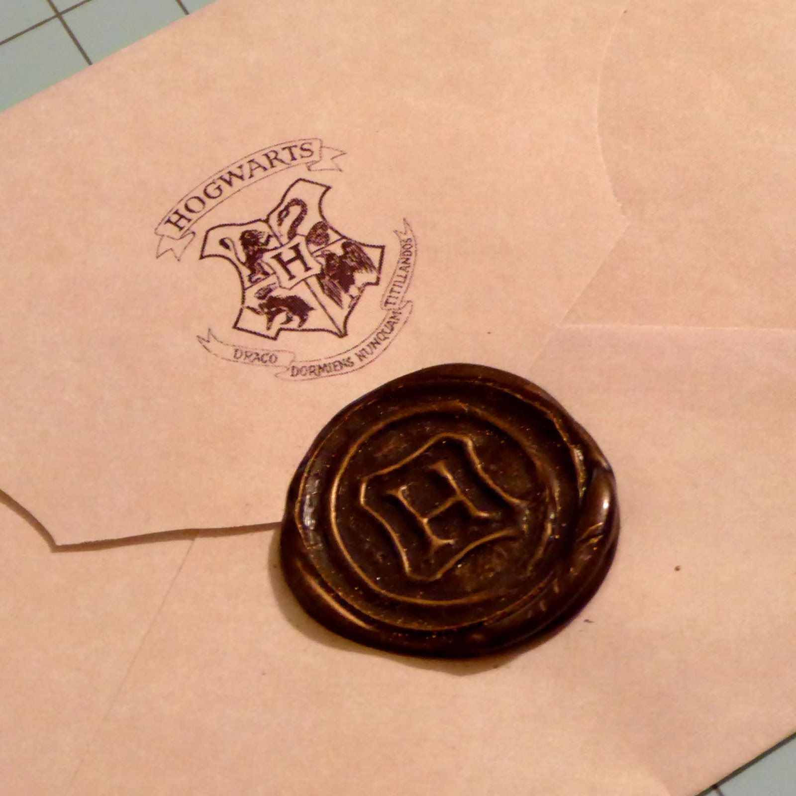 Wizarding World of Harry Potter Universal Studios Parks Wax and Seal Set  Gryffindor