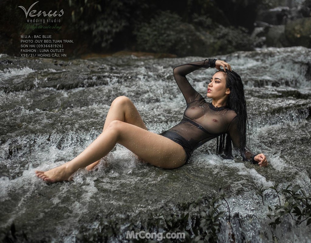 Linh Miu boldly let go of her chest in a set of photos taken under a waterfall photo 2-6