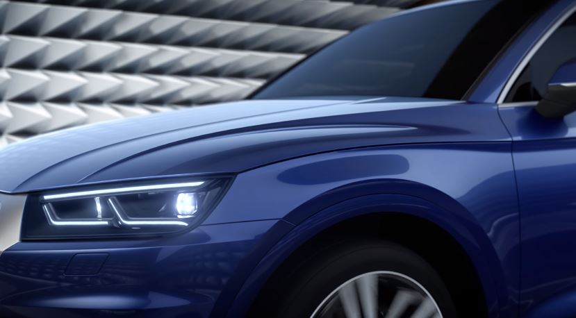 Nome Modello E Modella Audi Q5 Con Macchina Blu Con Foto