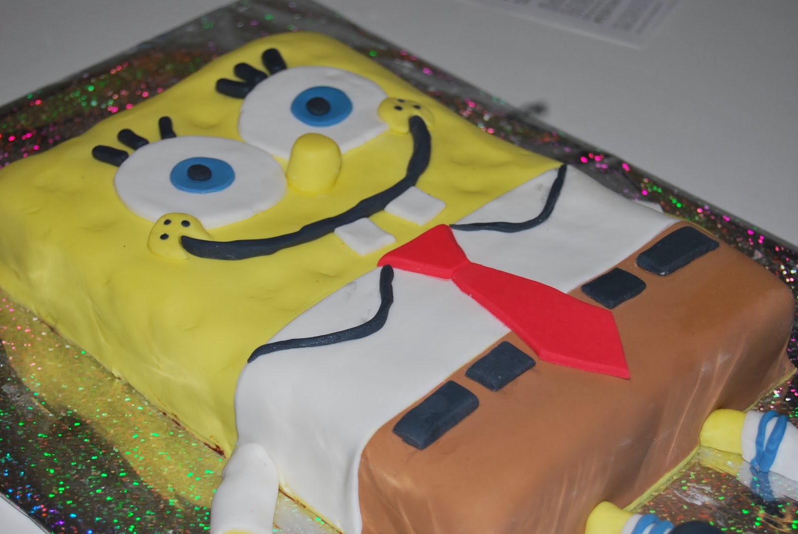 Maite's Sweet Treats: Tarta de Bob Esponja or Spongebob cake!!! Y trucos  para el uso de fondant!!!Curso fondant (2º Día)