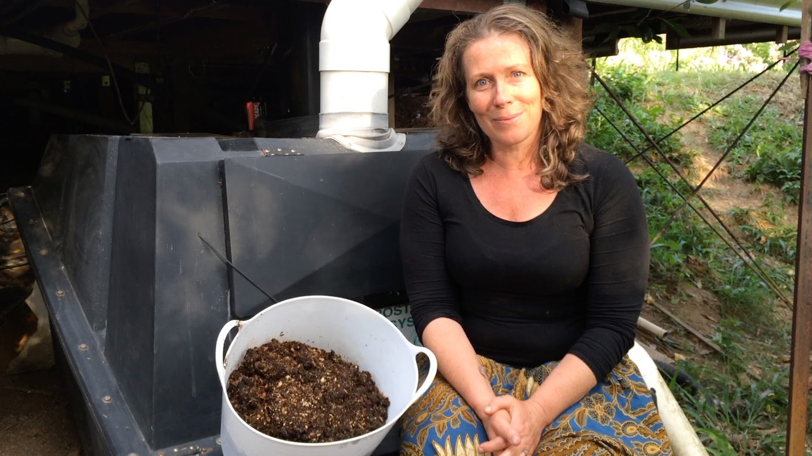 My Toilet Makes Compost No Water, No Chemicals, No Smell Our