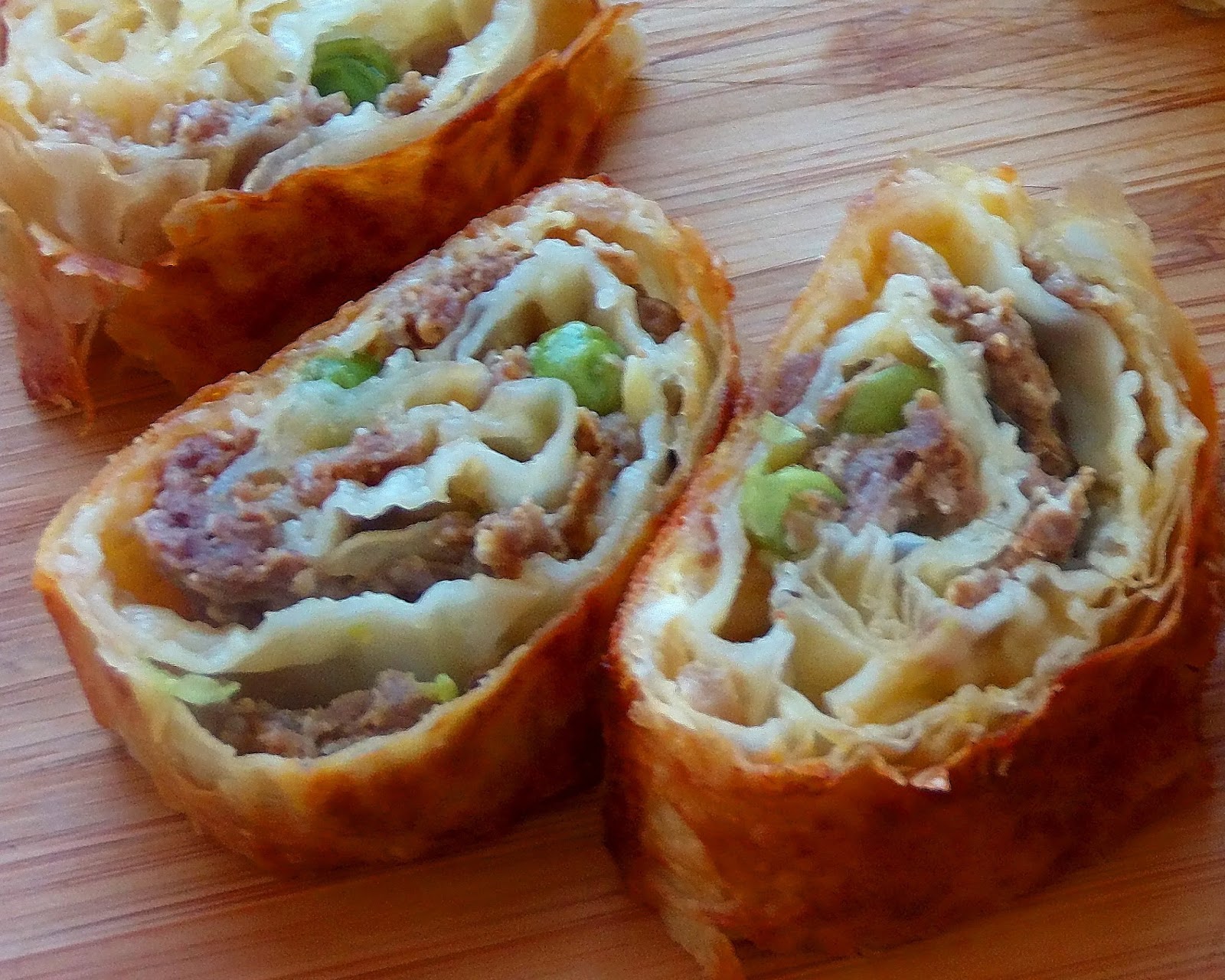 Ručak kod Mucike Yuvarlak börek/zarolani burek