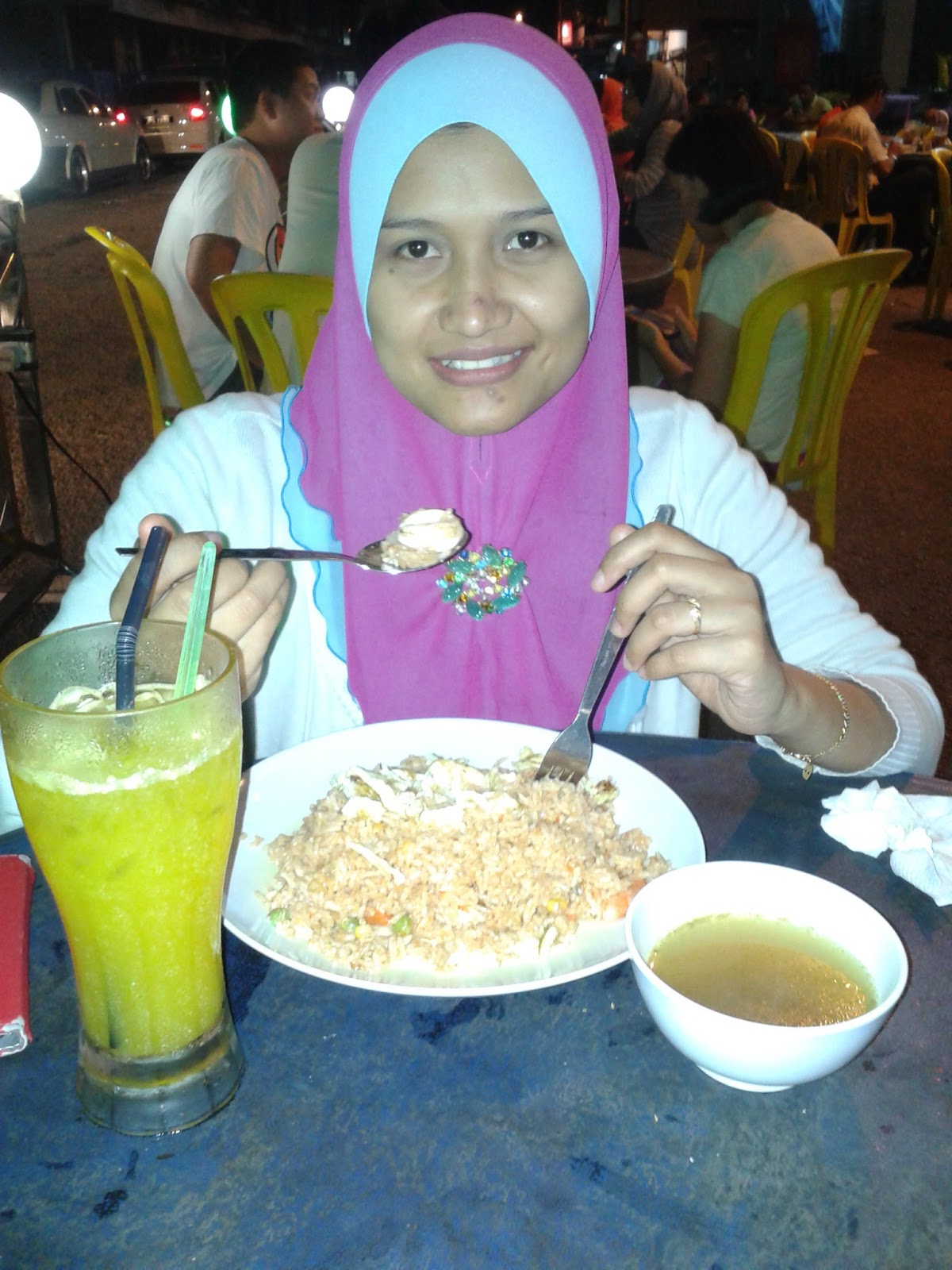 Le Papillon Jalan jalan cari makan kat Kulai Le Papillon Jalan jalan cari makan kat Kulai