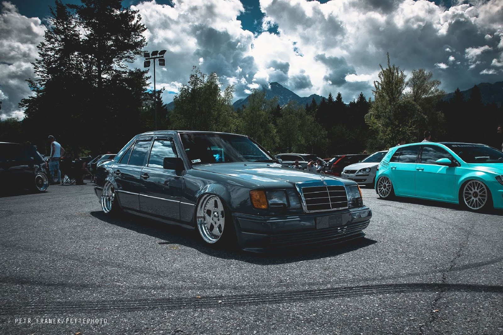 Tuning Mercedes W124 Stance.