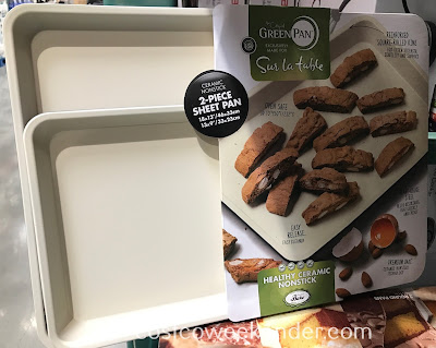 Cook delicious food and get premium results with the GreenPan 2-piece Sheet Pan Set