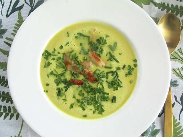 Riisillä suurustettu curry-kanakeitto