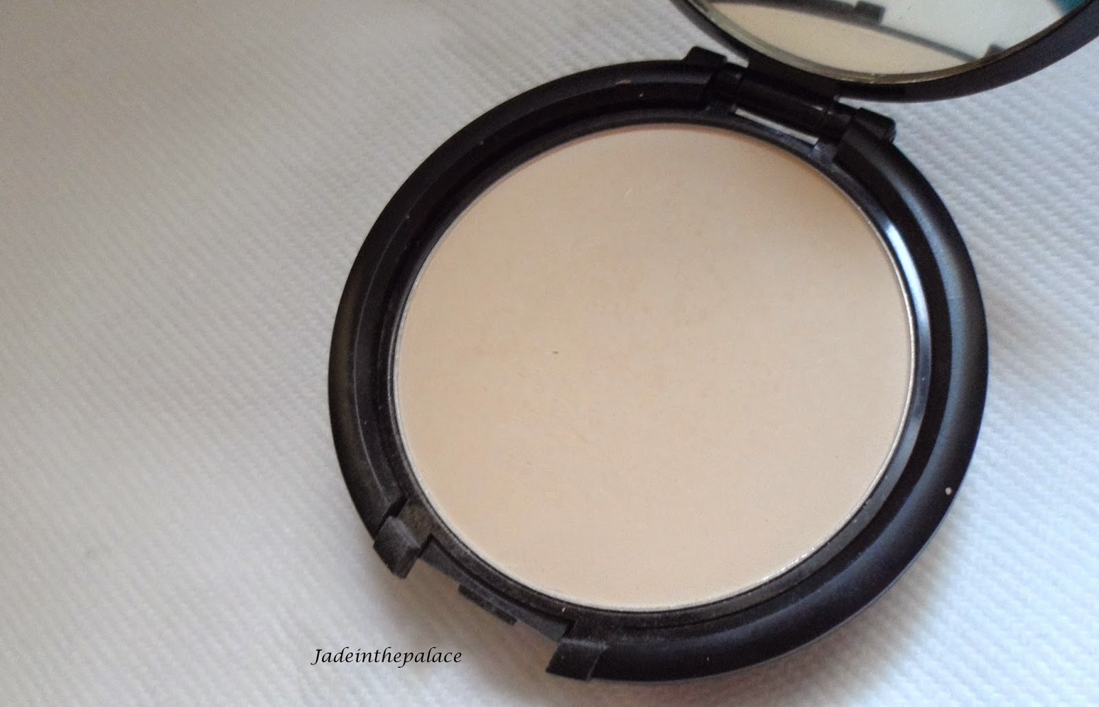 Jade in The Palace Lorac Oil Free Wet / Dry Powder
