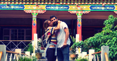 Dani e Isa durante su viaje solidario a India este verano