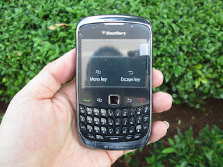 hape seken blackberry 9330 cdma murah