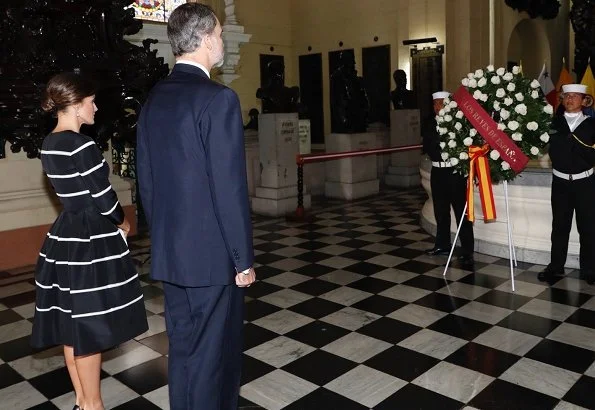 Queen Letizia wore Carolina Herrera striped fit and flare dress. Queen wore a new dress by Carolina Herrera. President Vizcarra and his wife